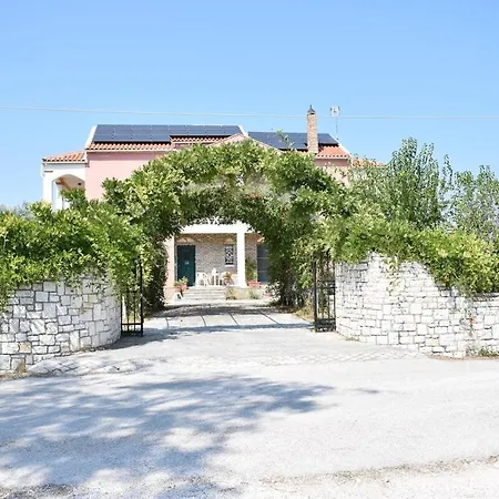 Case de vacanță La Maison De La Riviere Lefkimmi